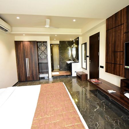 Sentosa Resorts & Water Park Chinchvad 外观 照片