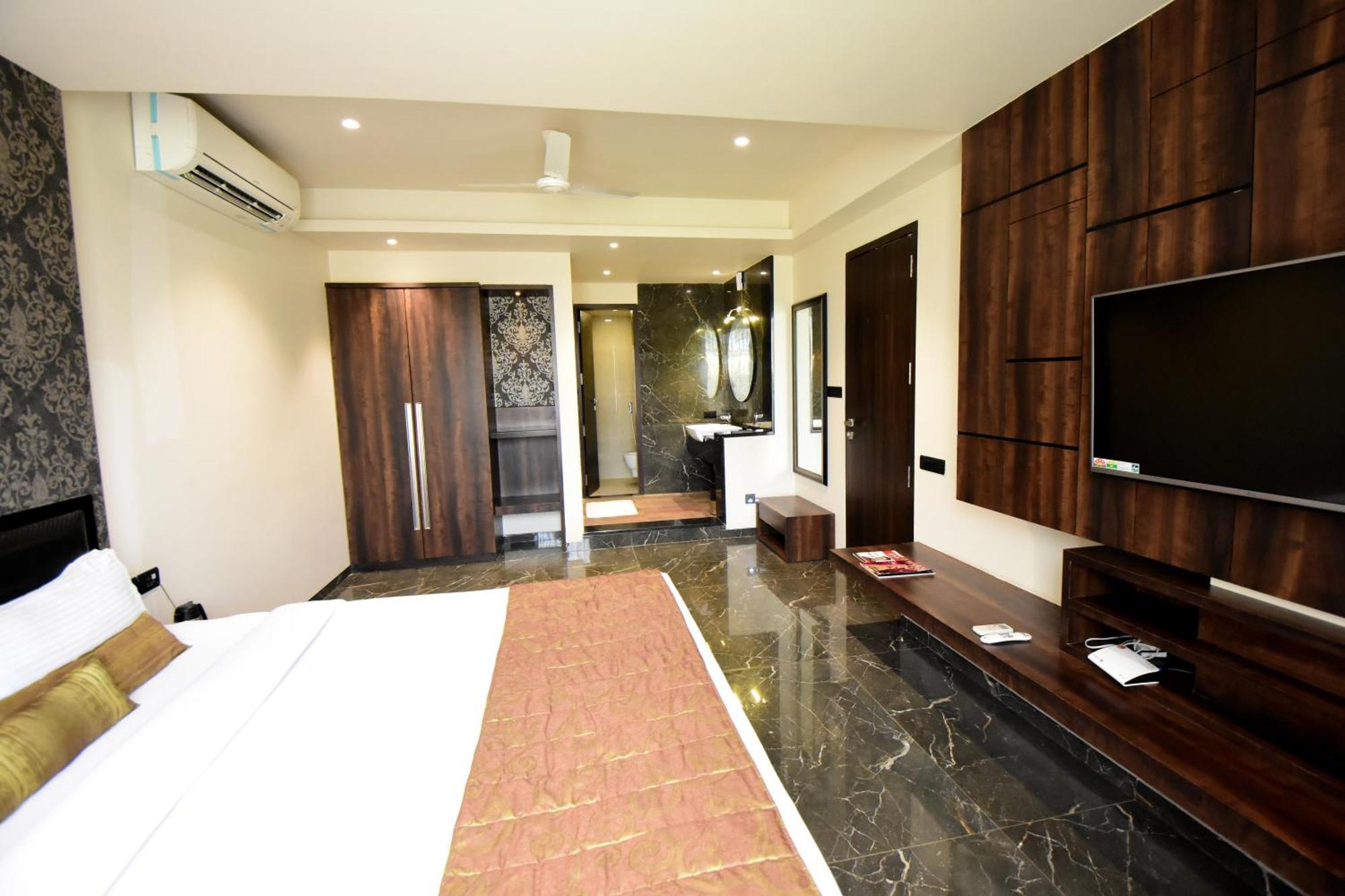Sentosa Resorts & Water Park Chinchvad 外观 照片