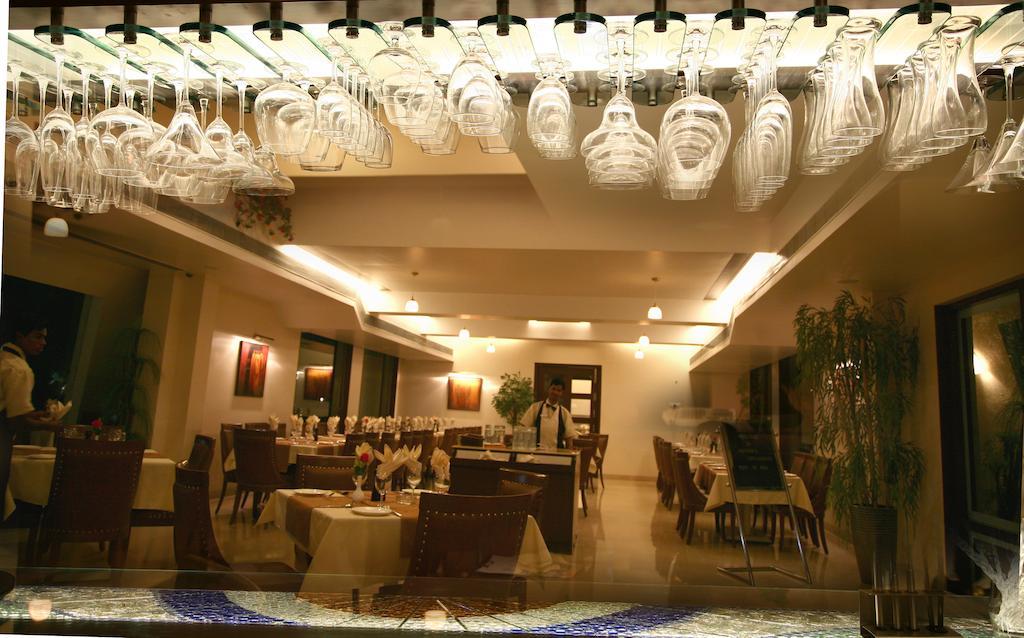 Sentosa Resorts & Water Park Chinchvad 外观 照片