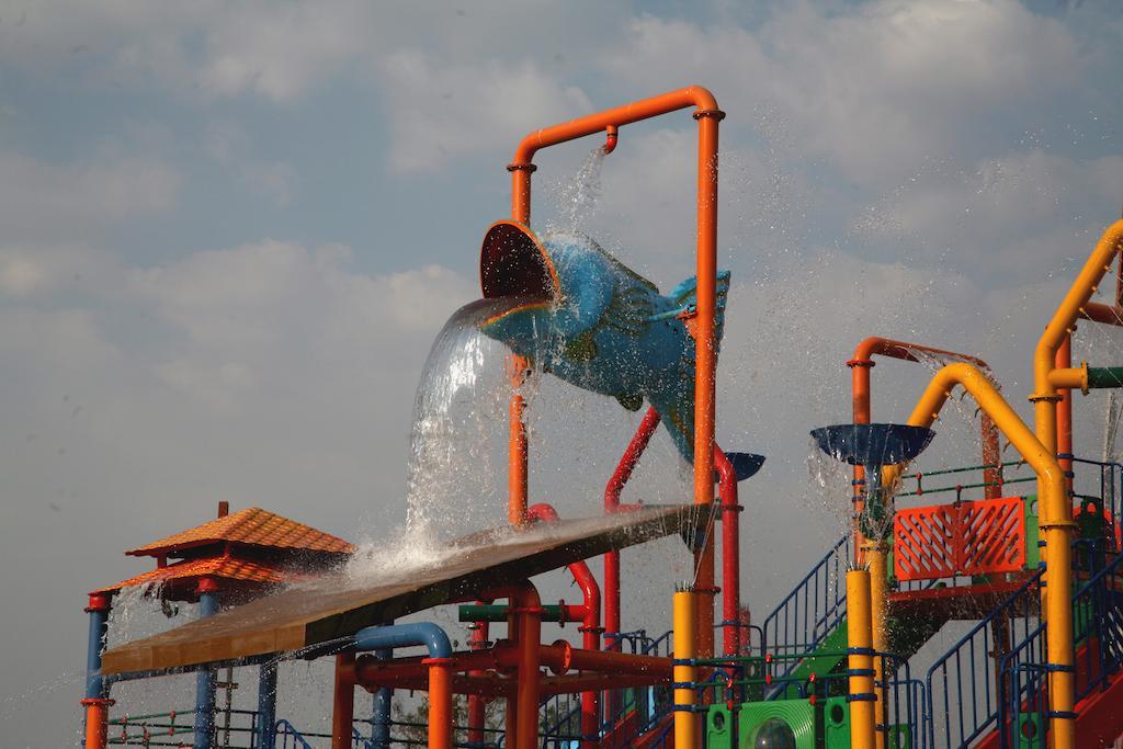 Sentosa Resorts & Water Park Chinchvad 外观 照片