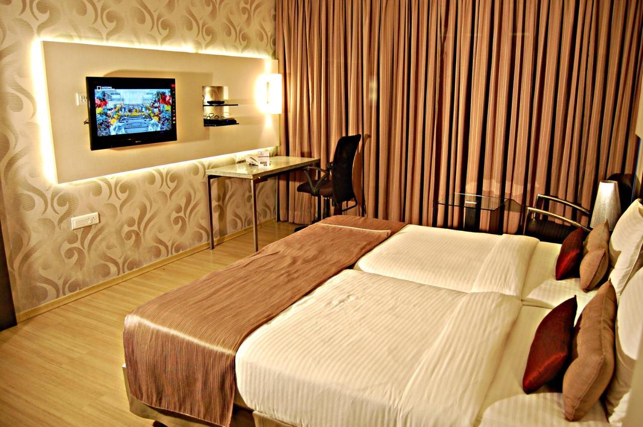 Sentosa Resorts & Water Park Chinchvad 外观 照片