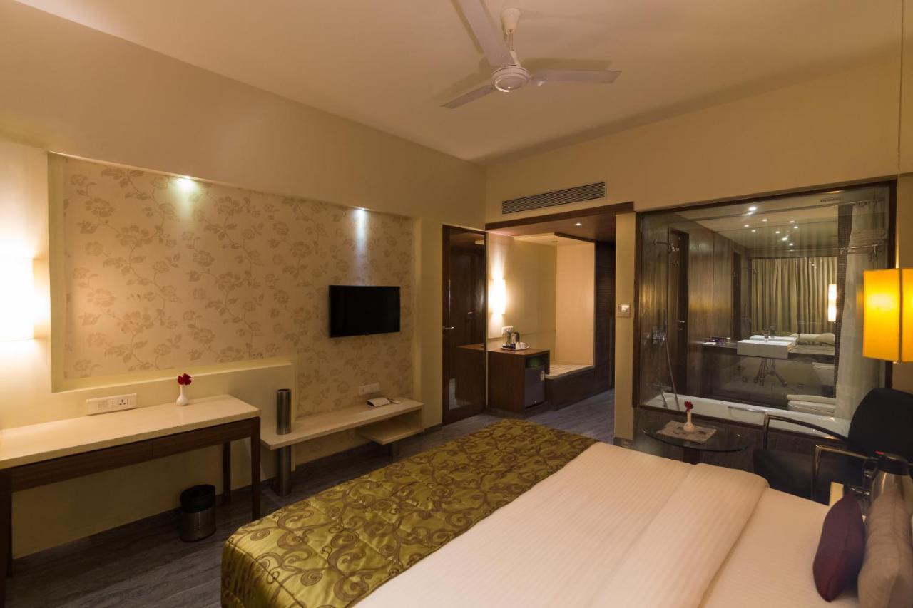 Sentosa Resorts & Water Park Chinchvad 外观 照片