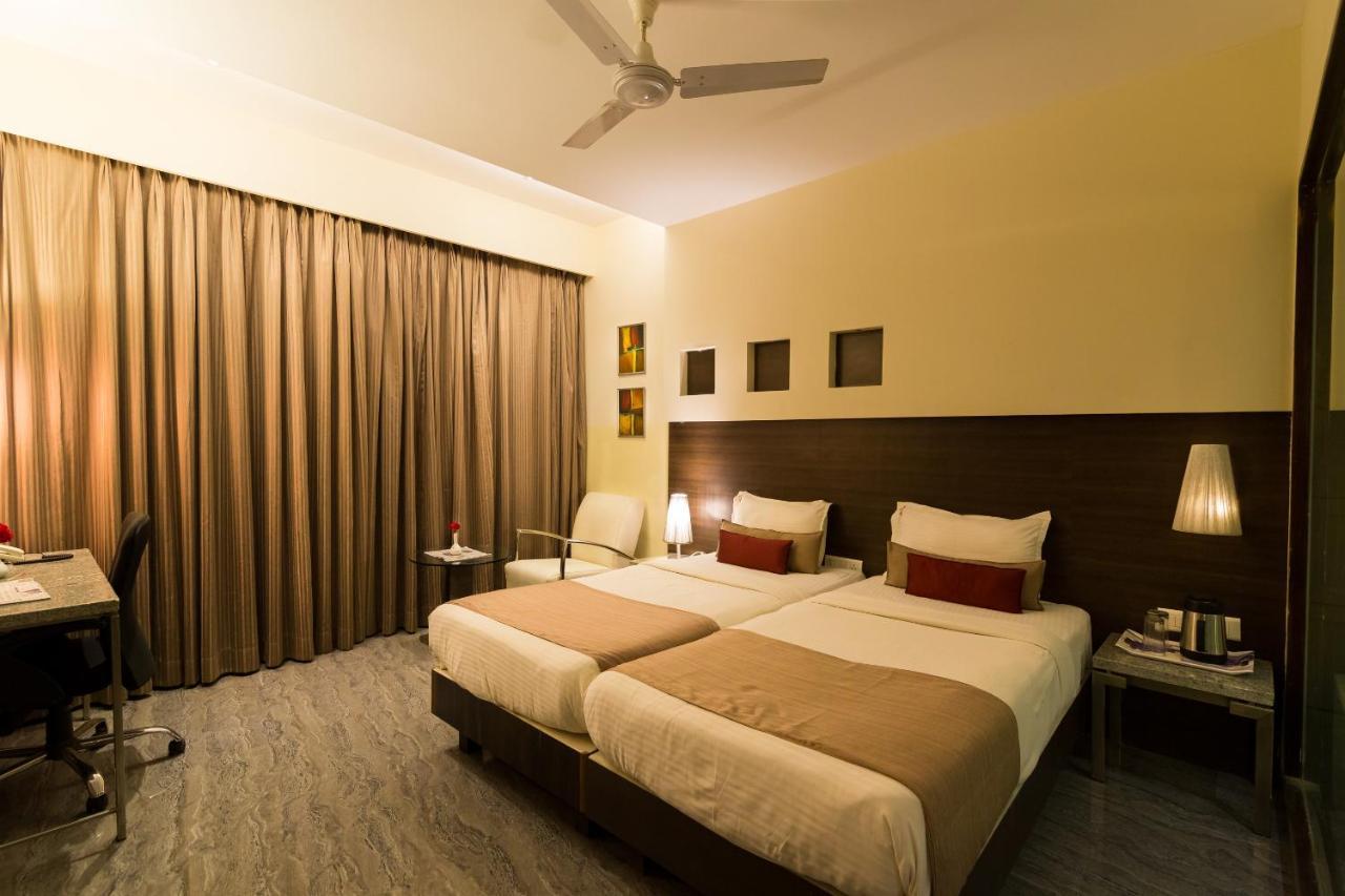 Sentosa Resorts & Water Park Chinchvad 外观 照片