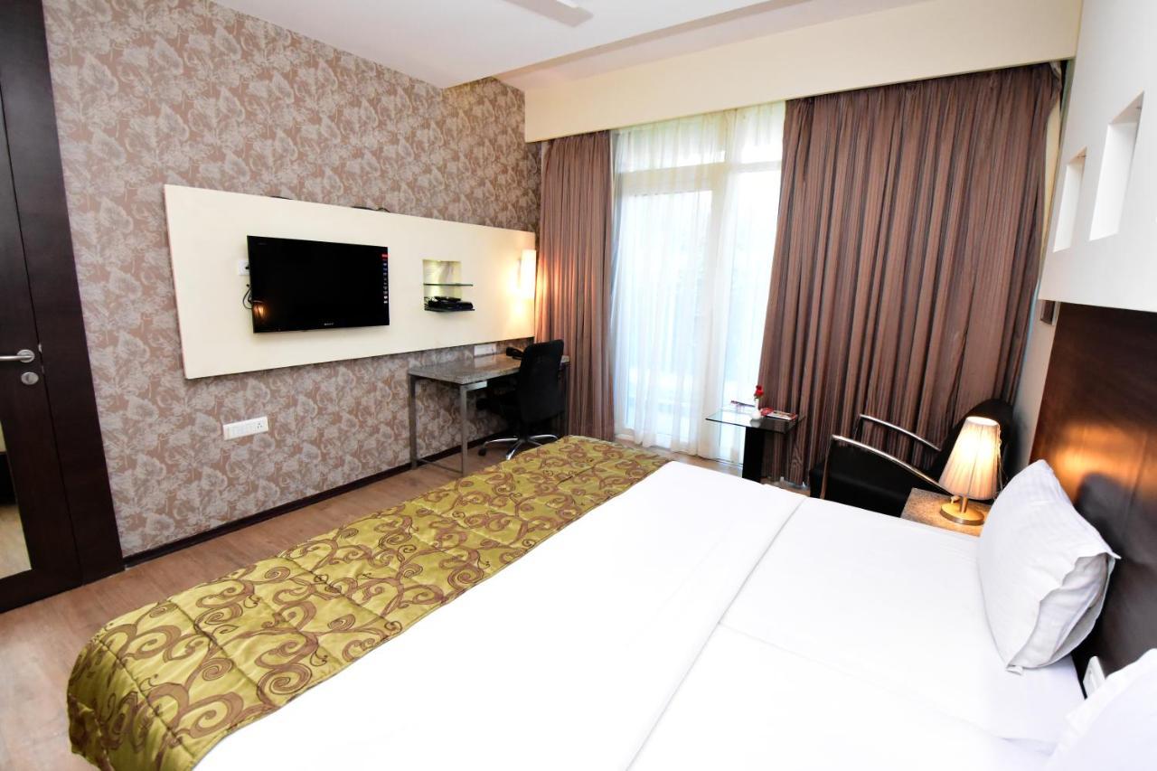 Sentosa Resorts & Water Park Chinchvad 外观 照片